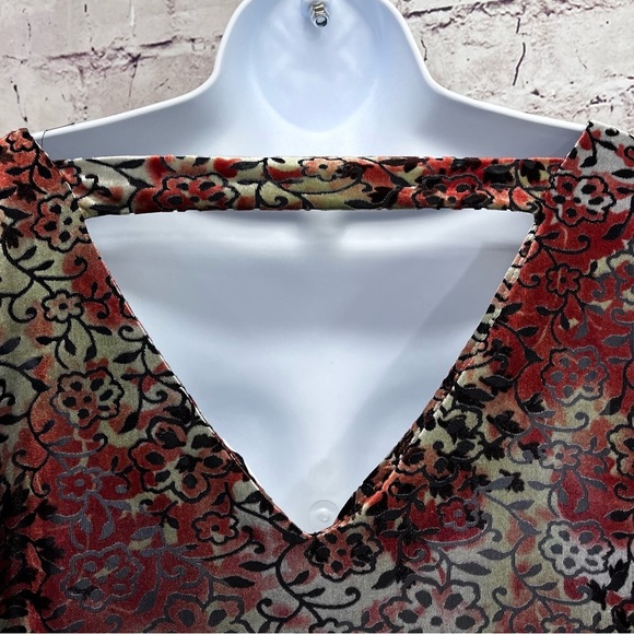 Avenue Green Rust Velvet Floral Belle Sleeve Top - Picture 5 of 11